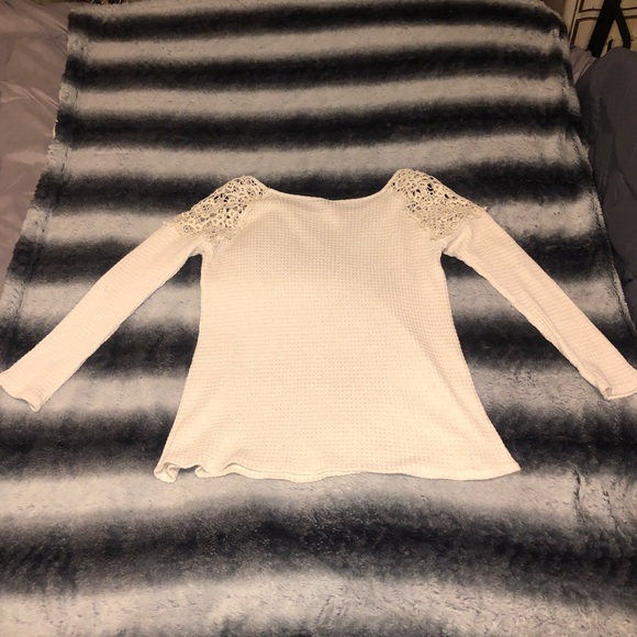 Vanilla Bay Natural Textured Top Crochet Shoulders - Picture 6 of 9